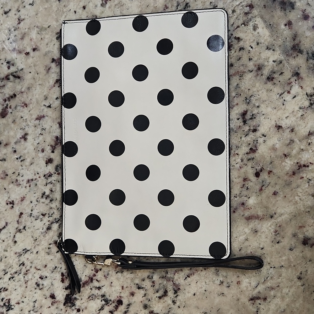 SOLD!!!!! BANANA REPUBLIC CLUTCH PURSE 👛
